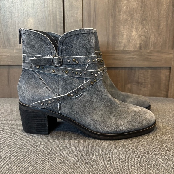 NWOT Lucky Brand 7.5 Callam Ankle Leather Boots Studded Strap Booties Gray - Picture 5 of 11